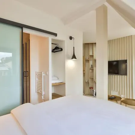 Studio Balcony And View Trocadero Passy Paris