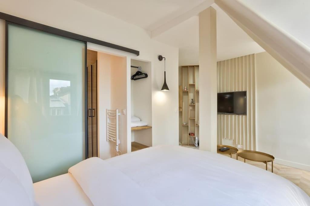 Studio Balcony And View Trocadero Passy Parigi